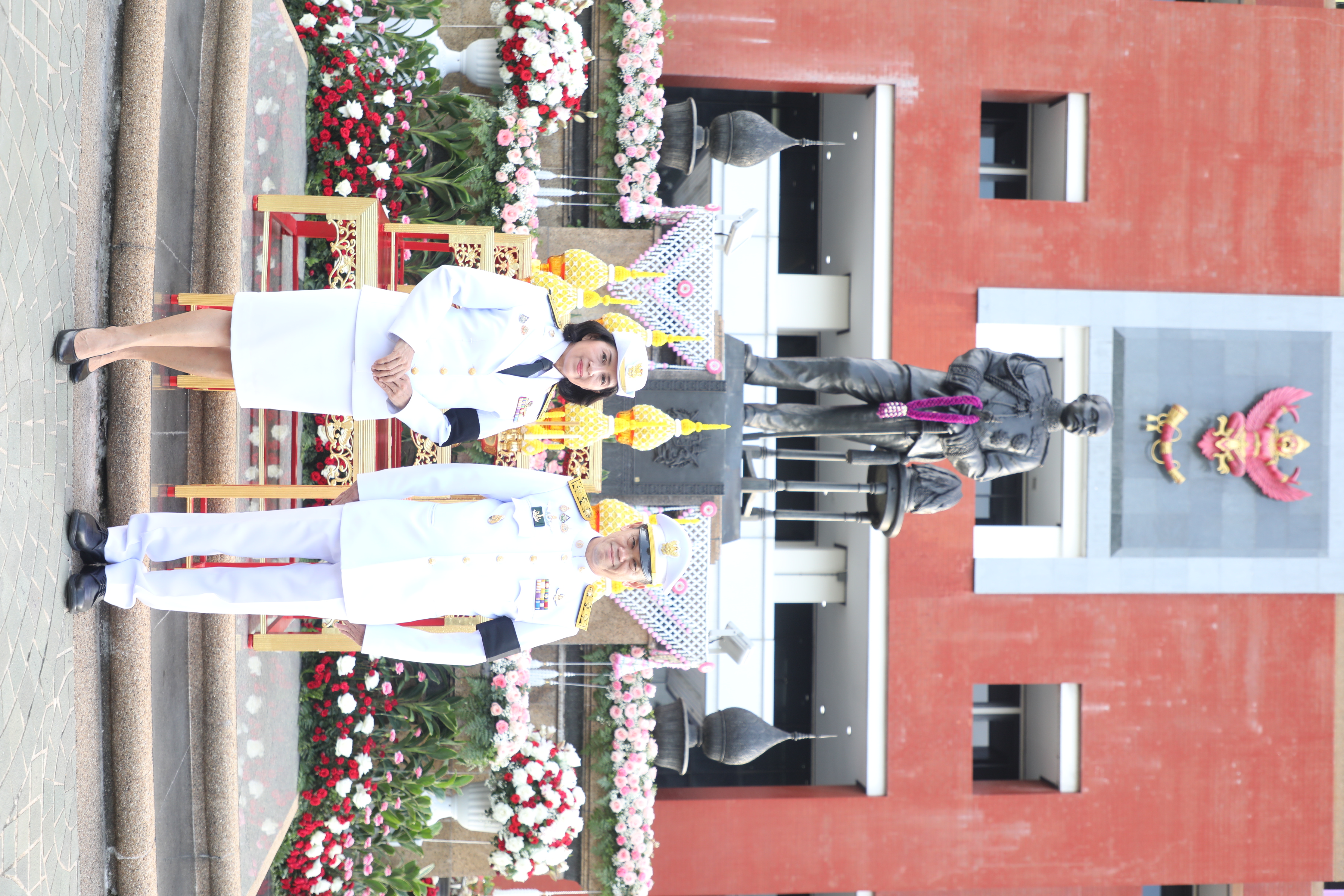 title - ส.ป.ก. ร่วมพิธีวางพานพุ่มถวายเครื่องราชสักการะ พระบรมราชานุสาวรีย์พระบาทสมเด็จพระปรมินทร มหาจุฬาลงกรณ์ พระจุลจอมเกล้าเจ้าอยู่หัว เนื่องในวันสื่อสารแห่งชาติ ประจำปี 2569